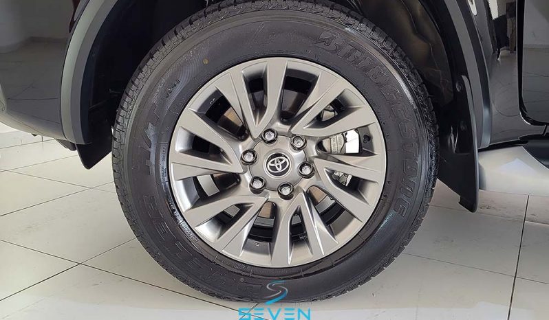 TOYOTA HILUX SW4 2.8 16V 4P SRX 4X4 7 LUGARES TURBO DIESEL AUTOMÁTICO- 2023/2024 completo