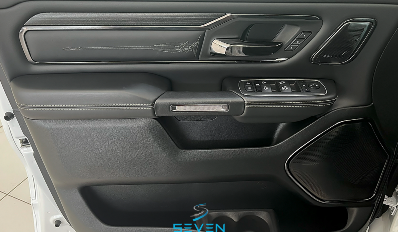 RAM 1500 5.7 V8 LIMITED CABINE DUPLA 4X4 AUTOMÁTICO- 2023 completo
