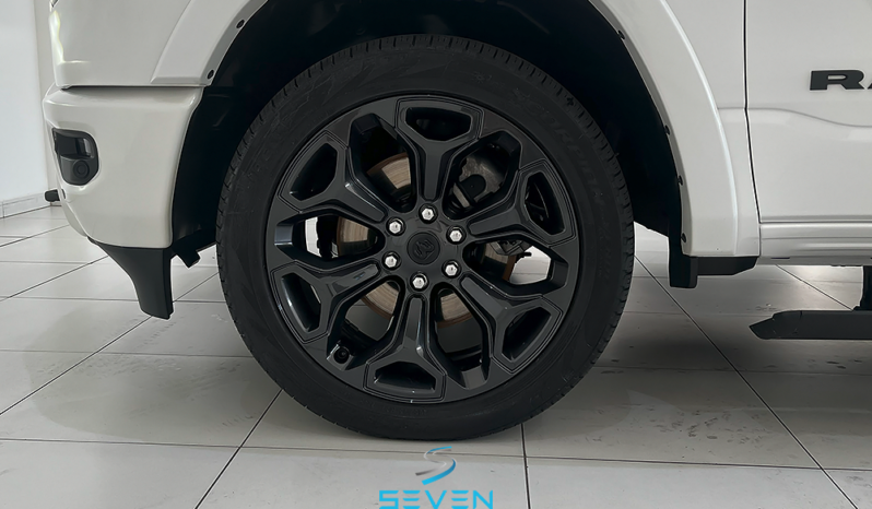 RAM 1500 5.7 V8 LIMITED CABINE DUPLA 4X4 AUTOMÁTICO- 2023 completo