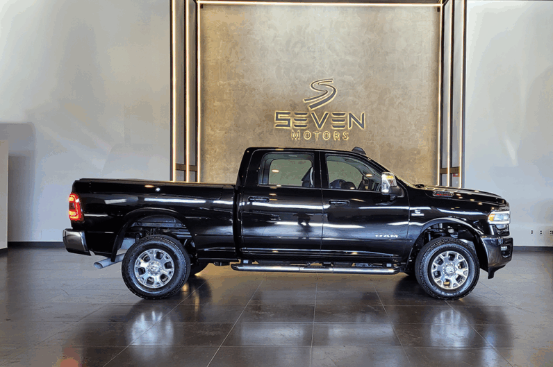 RAM 2500 6.7 I6 24V SLT CABINE DUPLA TURBO DIESEL LARAMIE 4X4 AUTOMÁTICO- 2023/2024