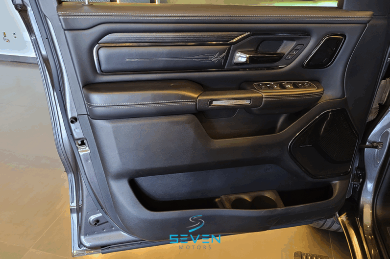 RAM 1500 5.7 V8 LIMITED CABINE DUPLA 4X4 AUTOMÁTICO- 2023