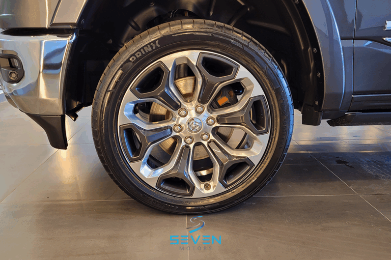 RAM 1500 5.7 V8 LIMITED CABINE DUPLA 4X4 AUTOMÁTICO- 2023