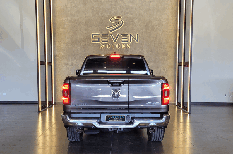 RAM 1500 5.7 V8 LIMITED CABINE DUPLA 4X4 AUTOMÁTICO- 2023