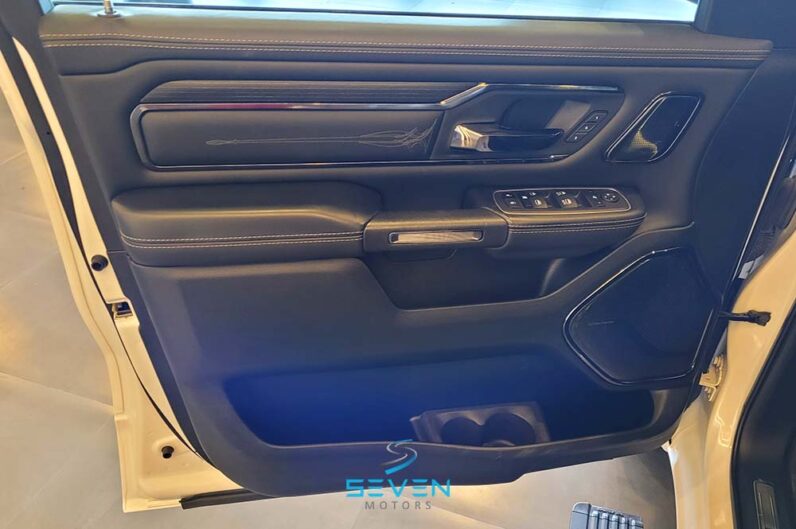 RAM 1500 5.7 V8 LIMITED NIGHT EDITION CABINE DUPLA 4X4 AUTOMÁTICA- 2023