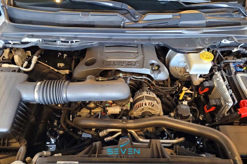 RAM 1500 5.7 V8 LIMITED NIGHT EDITION CABINE DUPLA 4X4 AUTOMÁTICA- 2023