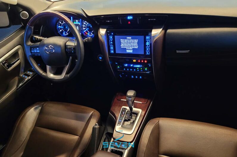 TOYOTA SW4 2.8 4p Srx 4×4 Turbo Diesel Automático 2017