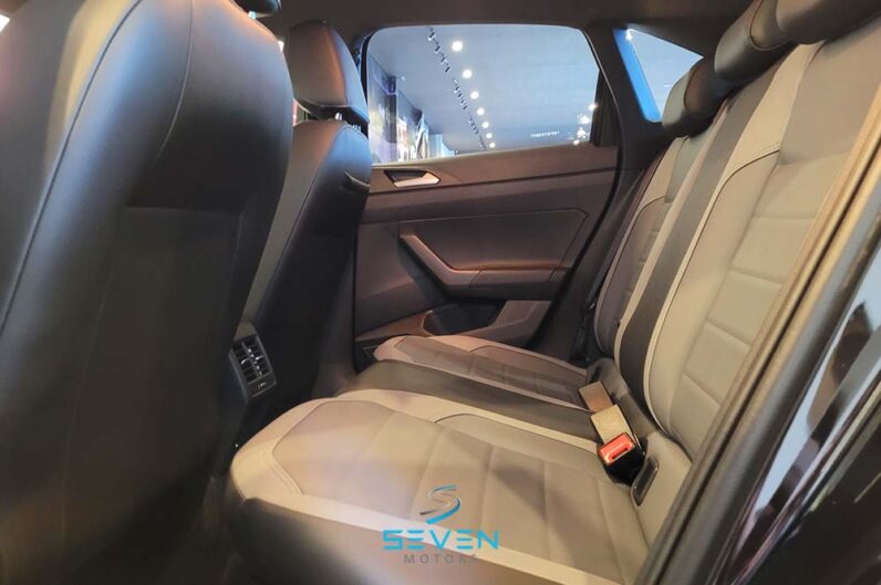 VOLKSWAGEN NIVUS 1.0 4P Flex 200 TSI Highline Turbo Automático 2024