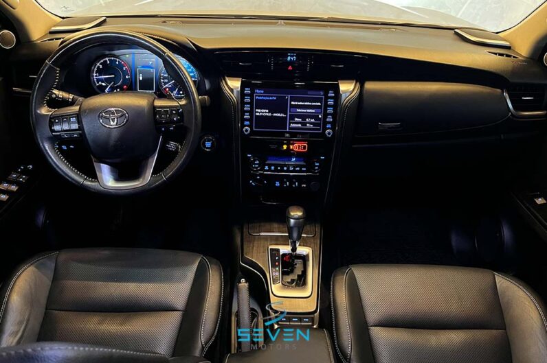 TOYOTA SW4 2.8 16V 4P SRX 4X4 7 Lugares Turbo Diesel Automático 2022