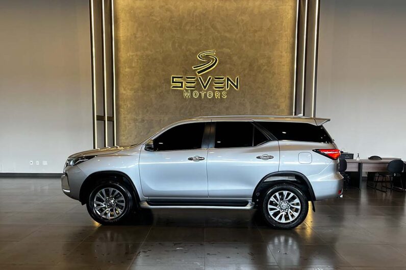 TOYOTA SW4 2.8 16V 4P SRX 4X4 7 Lugares Turbo Diesel Automático 2022