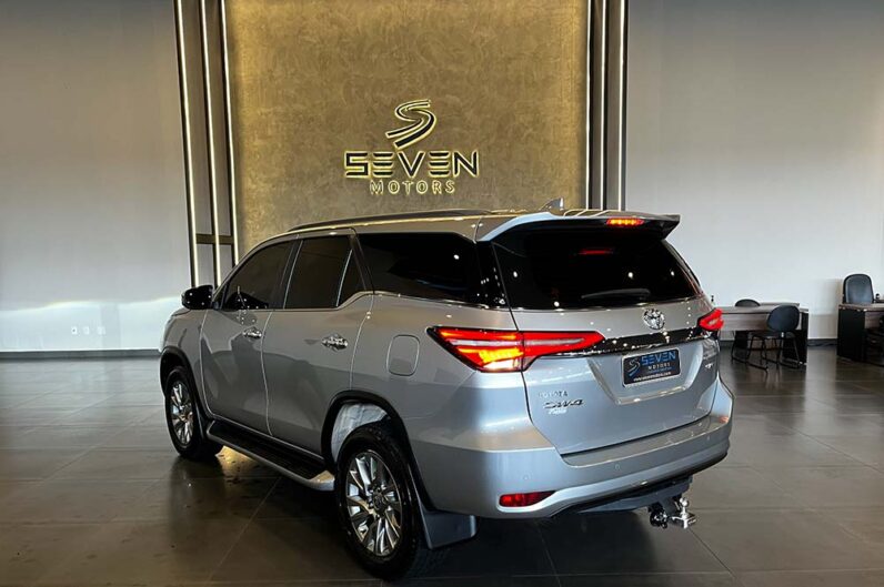 TOYOTA SW4 2.8 16V 4P SRX 4X4 7 Lugares Turbo Diesel Automático 2022
