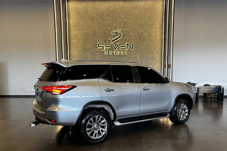 TOYOTA SW4 2.8 16V 4P SRX 4X4 7 Lugares Turbo Diesel Automático 2022