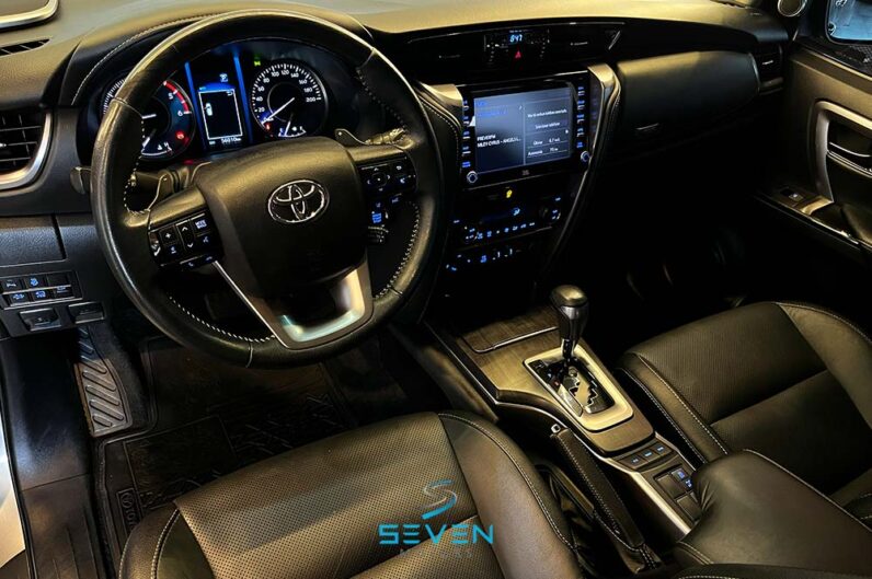 TOYOTA SW4 2.8 16V 4P SRX 4X4 7 Lugares Turbo Diesel Automático 2022