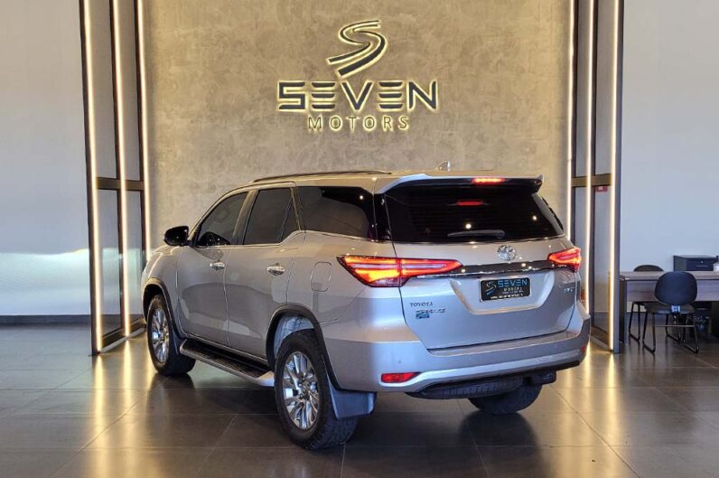 TOYOTA HILUX 2.8 16V SRX 4X4 Turbo Diesel Cabine Dupla Automático 2024