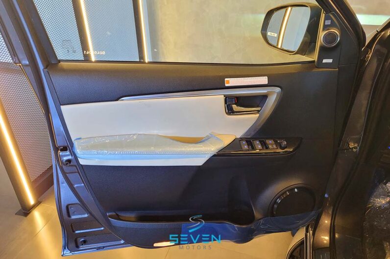 TOYOTA SW4 2.8 4P SRX 4X4 Diamond 7 Lugares Turbo Diesel Automático 2026