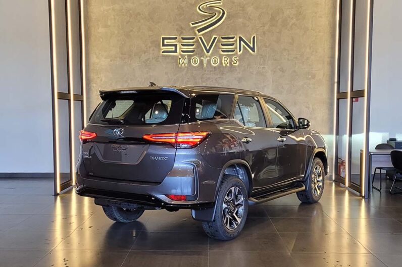 TOYOTA SW4 2.8 4P SRX 4X4 Diamond 7 Lugares Turbo Diesel Automático 2026