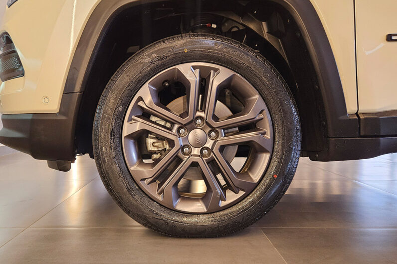 JEEP COMPASS 1.3 T270 TURBO FLEX LONGITUDE AT6