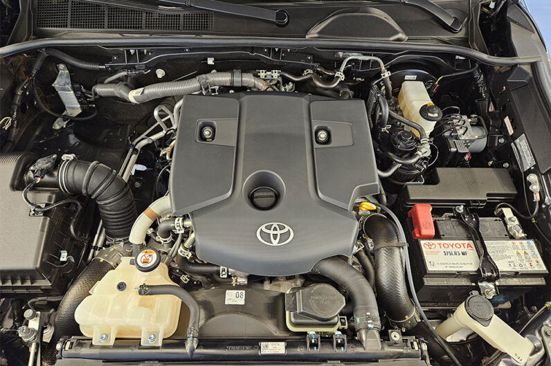 TOYOTA HILUX SW4 2.8 D-4D TURBO DIESEL SRX PLATINUM 7L 4X4 AUTOMÁTICO