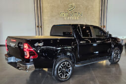 TOYOTA HILUX 2.8 D-4D TURBO DIESEL CD SRX 4X4 AUTOMÁTICO 2023