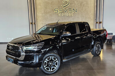 TOYOTA HILUX 2.8 D-4D TURBO DIESEL CD SRX 4X4 AUTOMÁTICO 2023