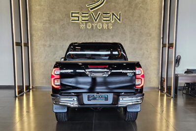 TOYOTA HILUX 2.8 D-4D TURBO DIESEL CD SRX 4X4 AUTOMÁTICO 2023