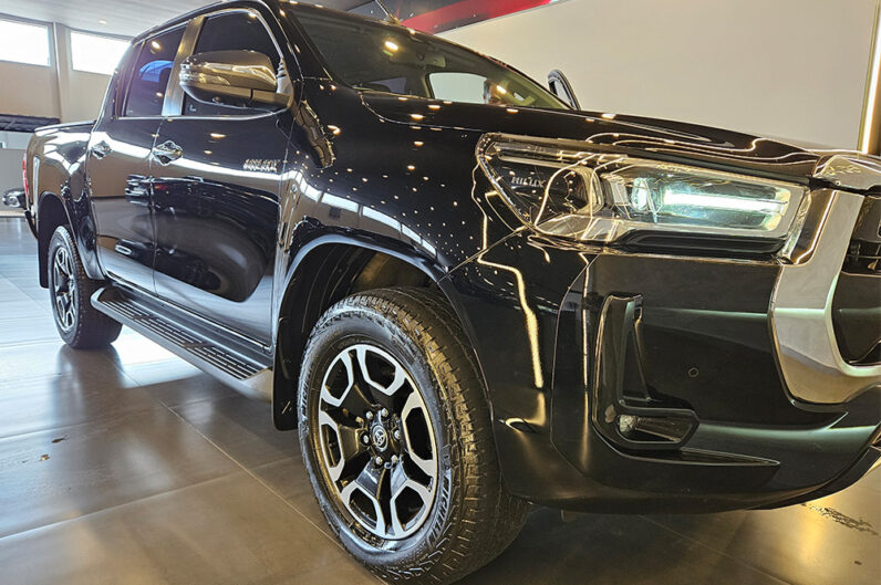 TOYOTA HILUX 2.8 D-4D TURBO DIESEL CD SRX 4X4 AUTOMÁTICO 2023