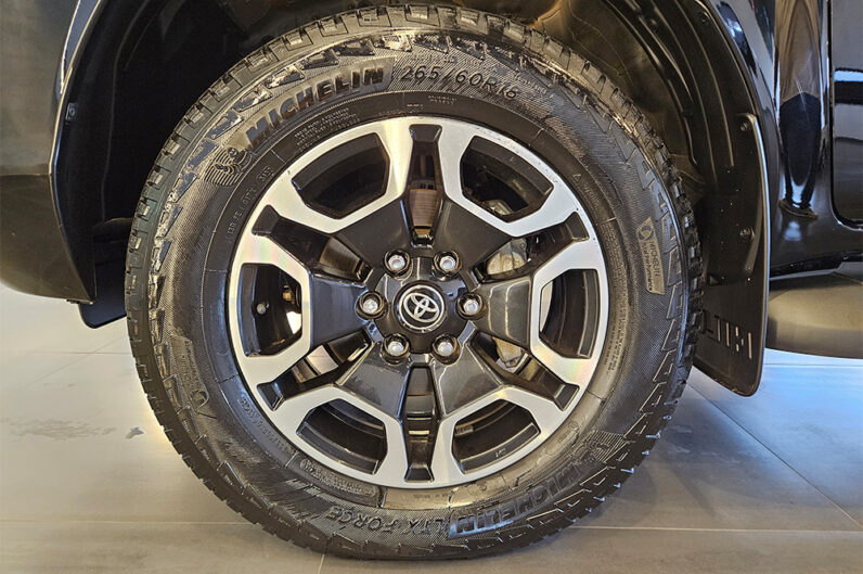 TOYOTA HILUX 2.8 D-4D TURBO DIESEL CD SRX 4X4 AUTOMÁTICO 2023