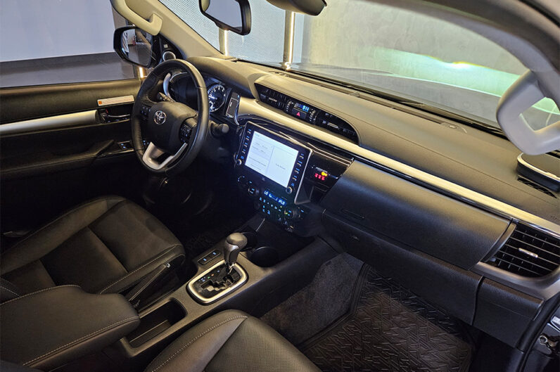 TOYOTA HILUX 2.8 D-4D TURBO DIESEL CD SRX 4X4 AUTOMÁTICO 2023