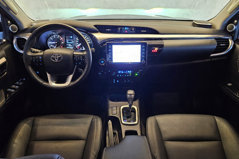 TOYOTA HILUX 2.8 D-4D TURBO DIESEL CD SRX 4X4 AUTOMÁTICO 2023