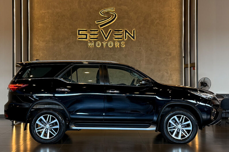 TOYOTA HILUX SW4 2.8 SRX 4X4 7 LUGARES 16V TURBO INTERCOOLER DIESEL 4P AUTOMÁTICO 2019