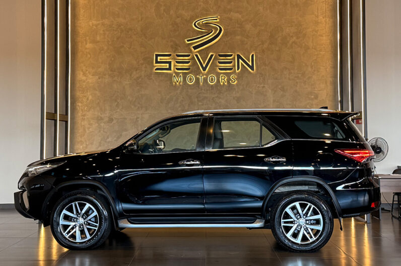 TOYOTA HILUX SW4 2.8 SRX 4X4 7 LUGARES 16V TURBO INTERCOOLER DIESEL 4P AUTOMÁTICO 2019