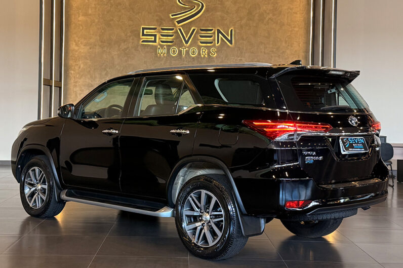 TOYOTA HILUX SW4 2.8 SRX 4X4 7 LUGARES 16V TURBO INTERCOOLER DIESEL 4P AUTOMÁTICO 2019