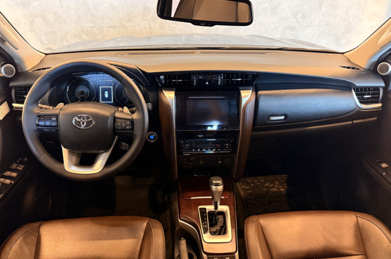 TOYOTA HILUX SW4 2.8 SRX 4X4 7 LUGARES 16V TURBO INTERCOOLER DIESEL 4P AUTOMÁTICO 2019