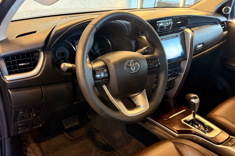 TOYOTA HILUX SW4 2.8 SRX 4X4 7 LUGARES 16V TURBO INTERCOOLER DIESEL 4P AUTOMÁTICO 2019