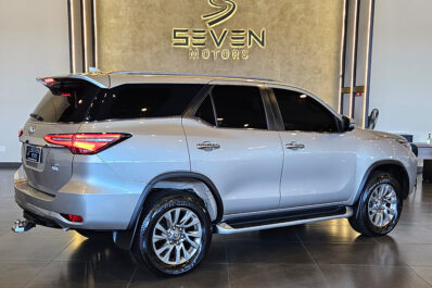 TOYOTA HILUX SW4 2.8 D-4D TURBO DIESEL SRX 4X4 AUTOMÁTICO 7L 2022