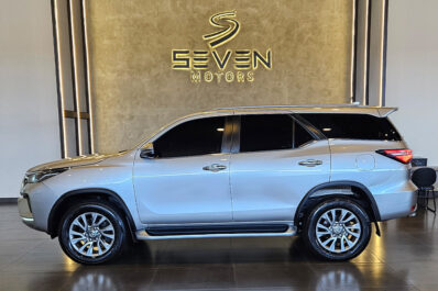 TOYOTA HILUX SW4 2.8 D-4D TURBO DIESEL SRX 4X4 AUTOMÁTICO 7L 2022