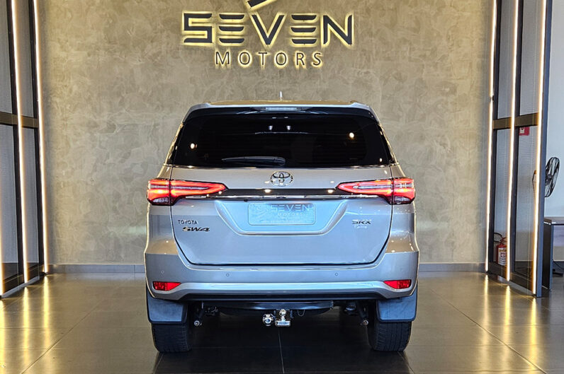 TOYOTA HILUX SW4 2.8 D-4D TURBO DIESEL SRX 4X4 AUTOMÁTICO 7L 2022