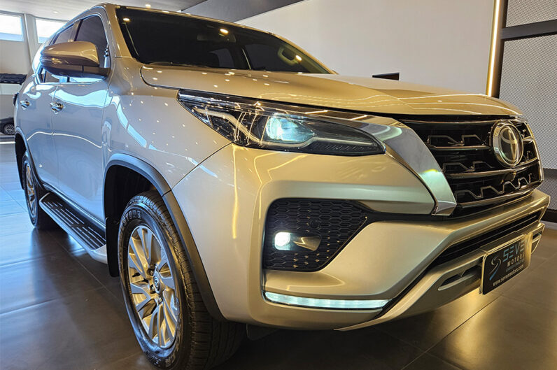 TOYOTA HILUX SW4 2.8 D-4D TURBO DIESEL SRX 4X4 AUTOMÁTICO 7L 2022