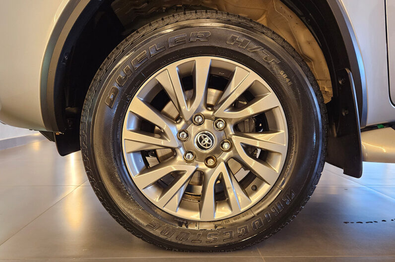 TOYOTA HILUX SW4 2.8 D-4D TURBO DIESEL SRX 4X4 AUTOMÁTICO 7L 2022