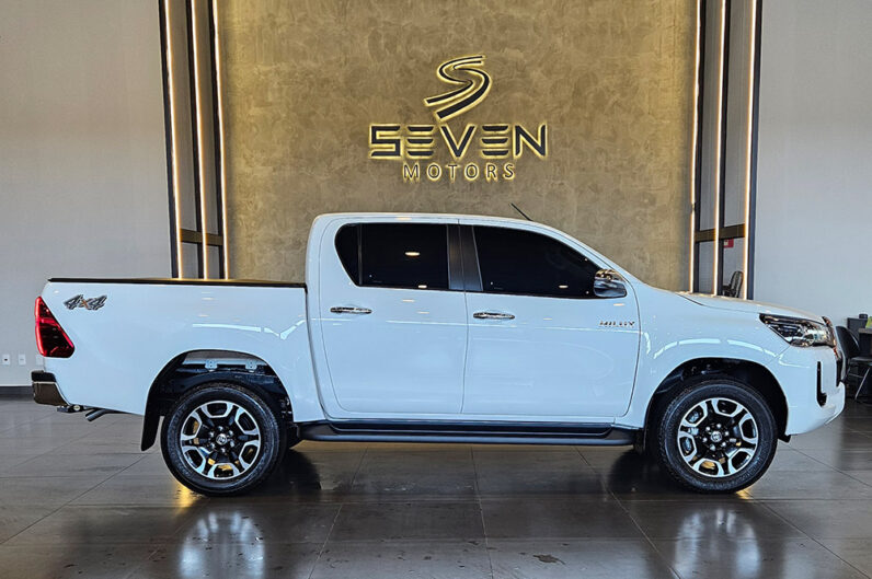 TOYOTA HILUX 2.8 D-4D TURBO DIESEL CD SRV 4X4 AUTOMÁTICO 2025