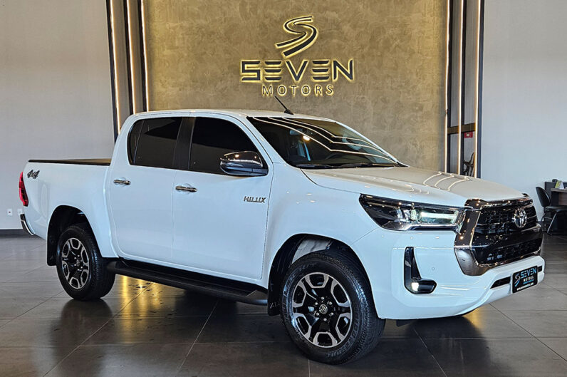 TOYOTA HILUX 2.8 D-4D TURBO DIESEL CD SRV 4X4 AUTOMÁTICO 2025