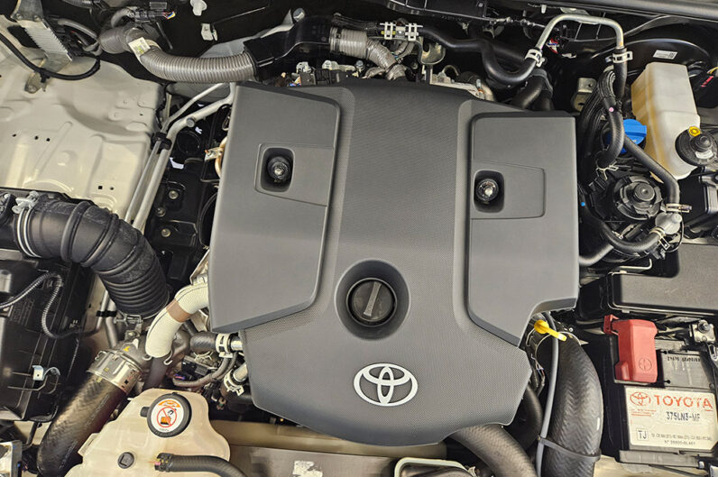 TOYOTA HILUX 2.8 D-4D TURBO DIESEL CD SRV 4X4 AUTOMÁTICO 2025