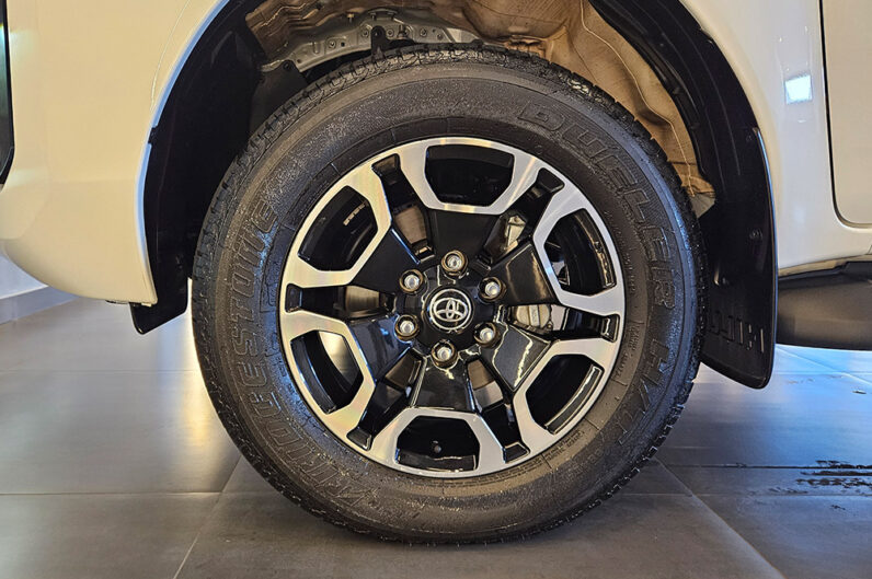 TOYOTA HILUX 2.8 D-4D TURBO DIESEL CD SRV 4X4 AUTOMÁTICO 2025