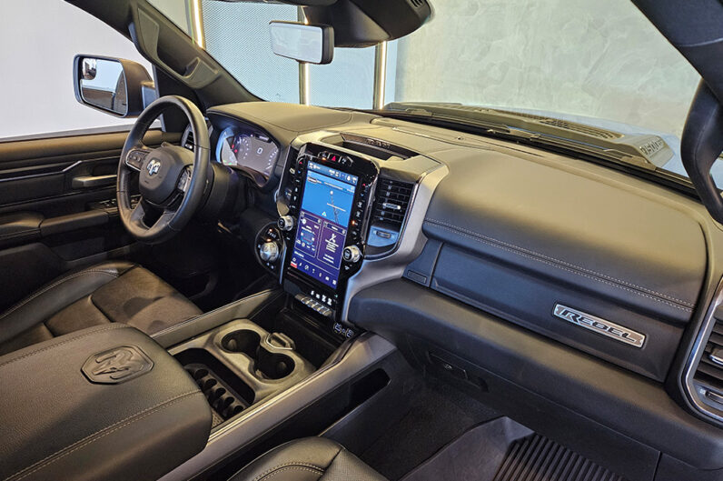 RAM 1500 5.7 V8 GASOLINA REBEL CD 4X4 AUTOMÁTICO 2024