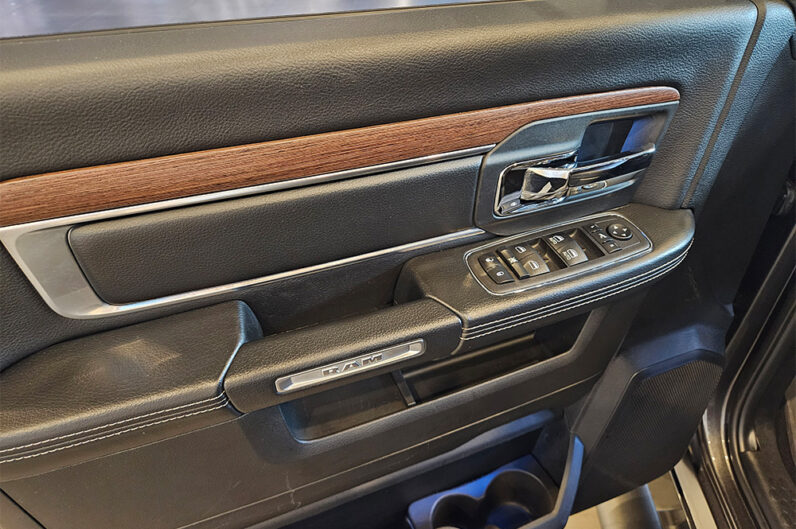 RAM 1500 5.7 V8 GASOLINA LIMITED NIGHT EDITION CD 4X4 AUTOMÁTICO 2023