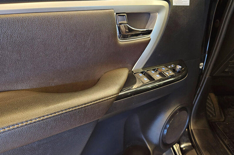 TOYOTA HILUX SW4 2.8 SRX 4X4 7 LUGARES 16V TURBO INTERCOOLER DIESEL 4P AUTOMÁTICO 2020