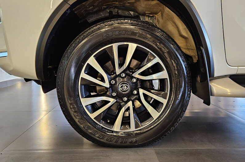 TOYOTA HILUX SW4 2.8 D-4D TURBO DIESEL SRX 4X4 AUTOMÁTICO 2024