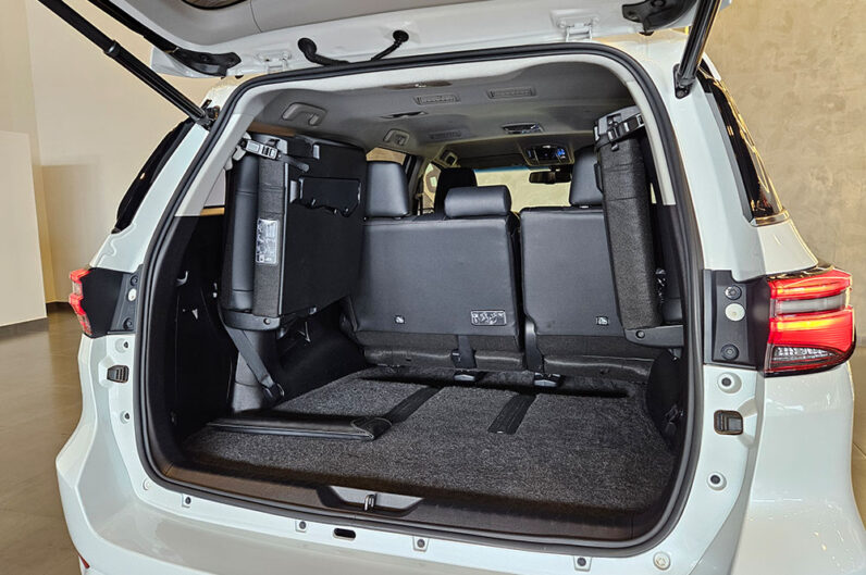 TOYOTA HILUX SW4 2.8 D-4D TURBO DIESEL SRX 4X4 AUTOMÁTICO 2024