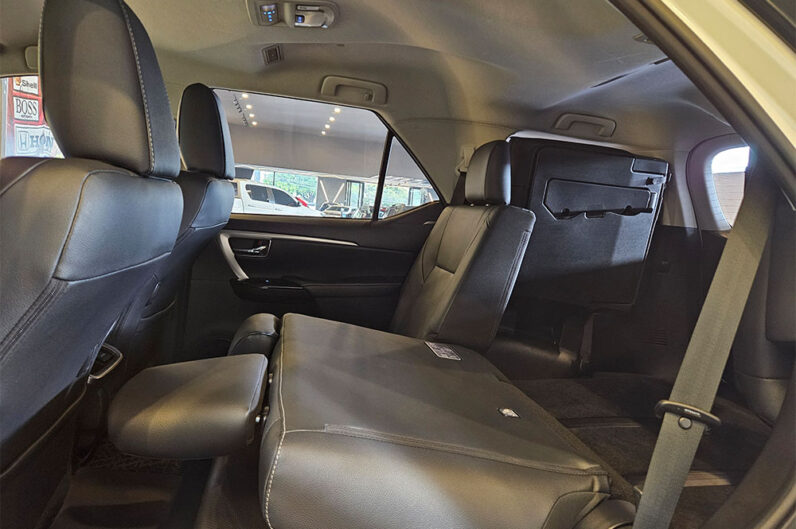 TOYOTA HILUX SW4 2.8 D-4D TURBO DIESEL SRX 4X4 AUTOMÁTICO 2024