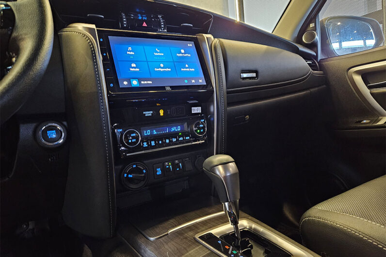 TOYOTA HILUX SW4 2.8 D-4D TURBO DIESEL SRX 4X4 AUTOMÁTICO 2024