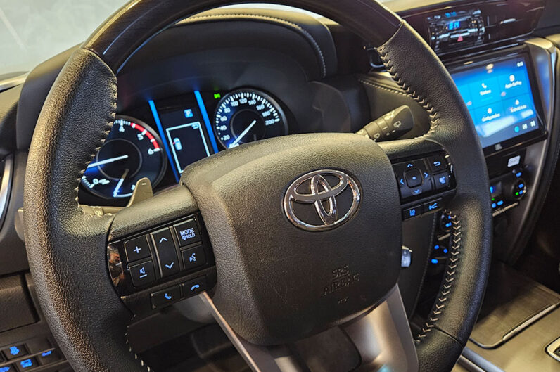 TOYOTA HILUX SW4 2.8 D-4D TURBO DIESEL SRX 4X4 AUTOMÁTICO 2024